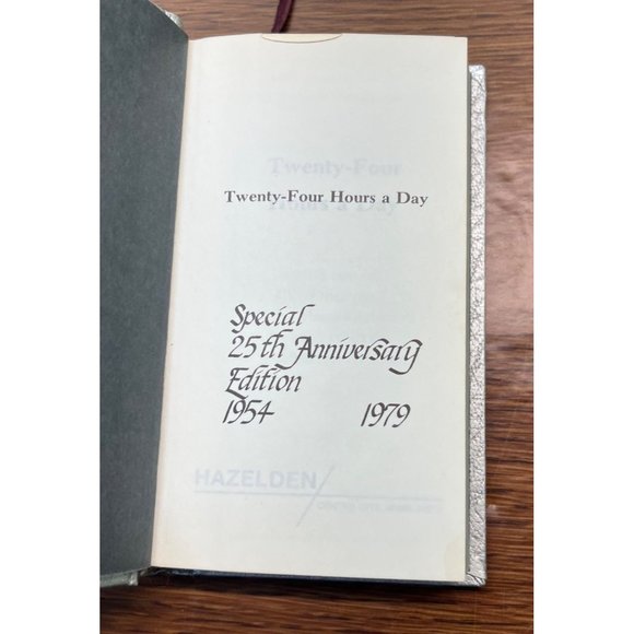 Twenty-Four Hours a Day Alcoholics Anonymous 25th Anniversary Edition 1979 - Picture 2 of 7